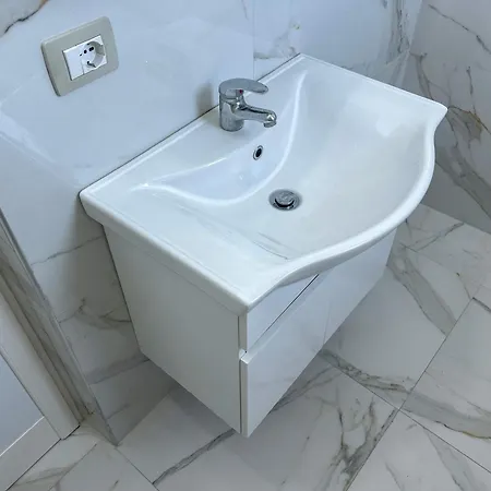 1324 * Golem (Tirana)